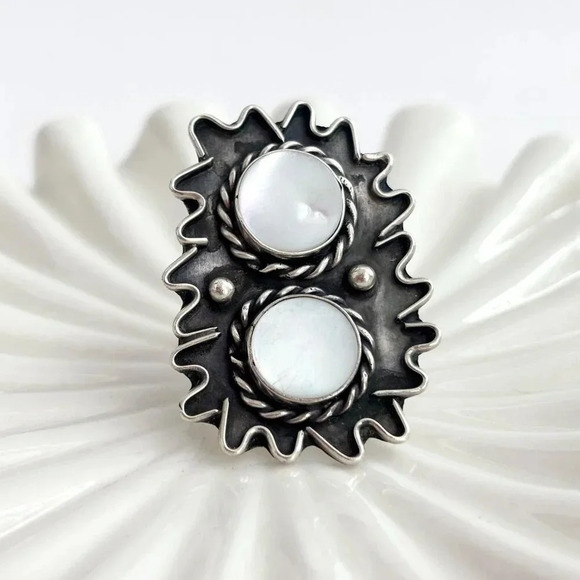 Southwest Style Mother of Pearl Vintage Freeform Wavy Vintage Ring - sz 7 - Picture 7 of 10